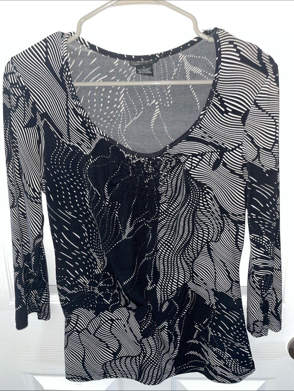 Spense Black and White Abstract Scoop Neck Top